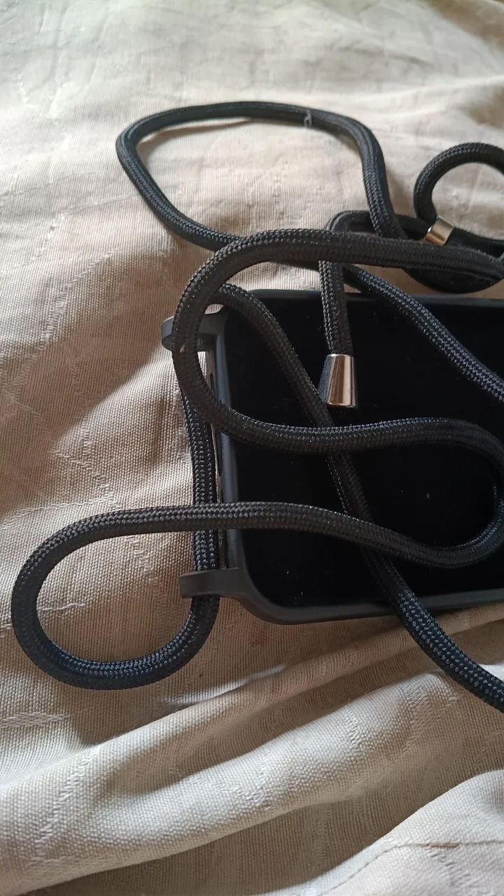 Capa iPhone 13 pro Max com cordão  - Foto 3