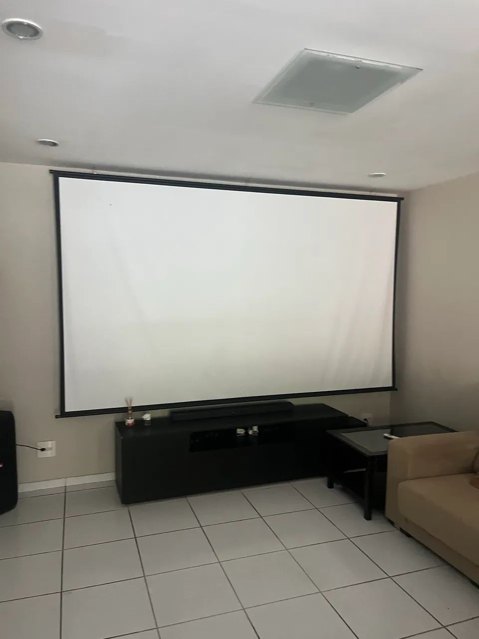 VENDO PROJETOR 4K ANDROID + TELA PORTÁTIL DE 150 POLEGADAS - Foto 2