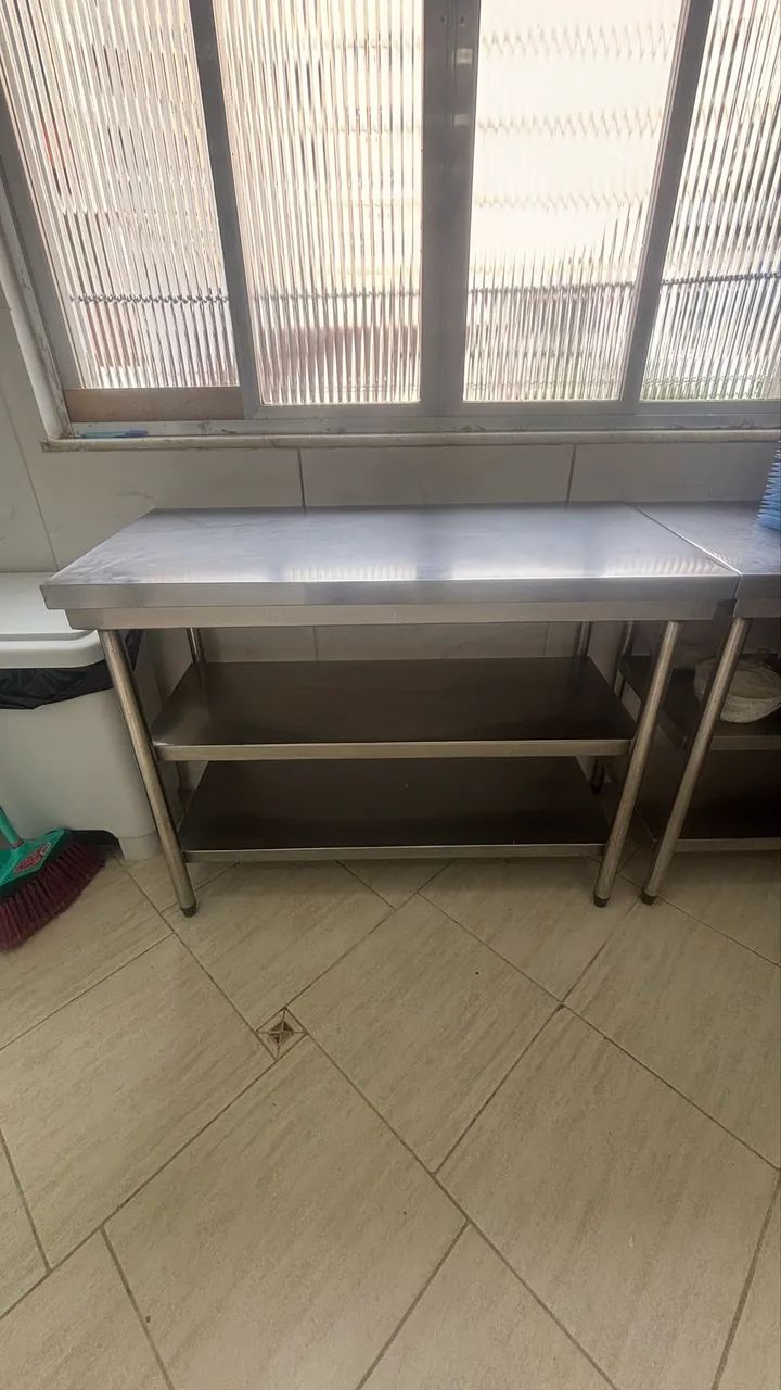 Bancada de Inox com prateleiras 