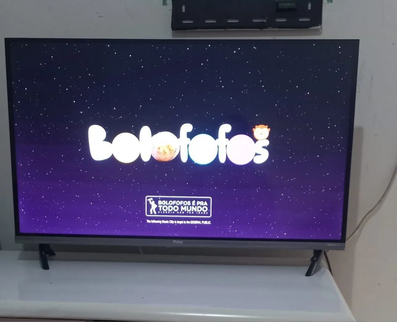 TV SMART ANDROID 32 POLEGADAS EM EXCELENTE ESTADO 