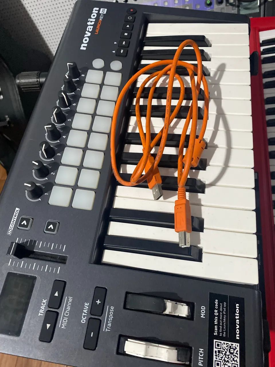 Teclado Controlador Novation Launchkey 25 - Foto 3