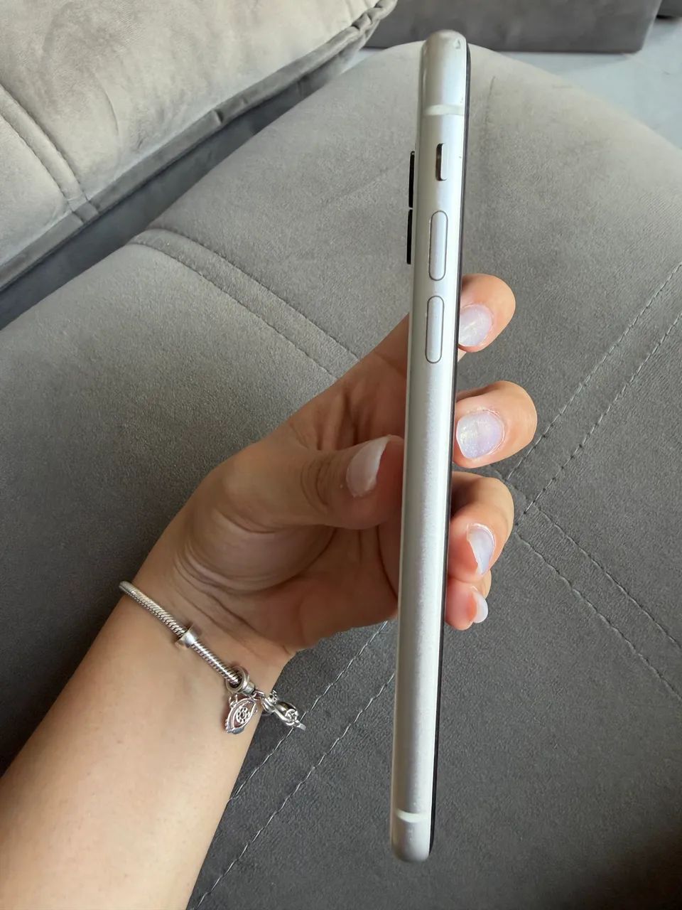 Vendo IPhone 11 128gb (branco) - Foto 2