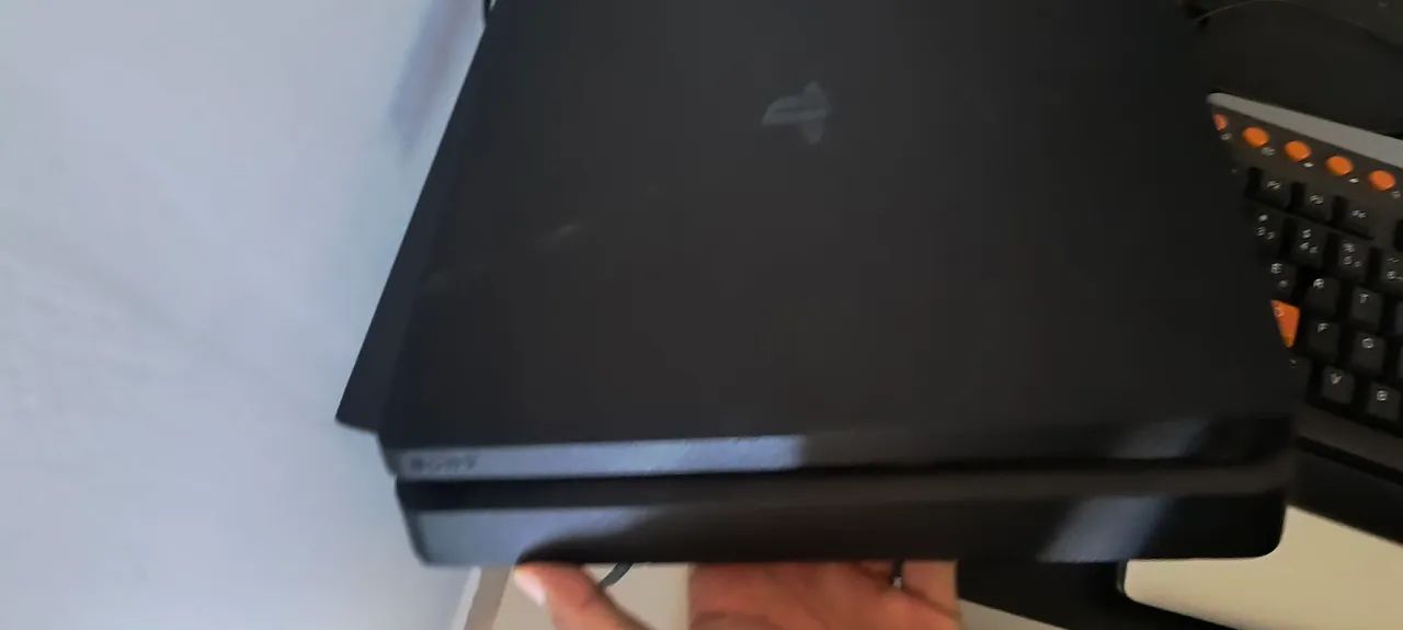 PS4 1 terá bite COM SSD um controle. - Foto 5