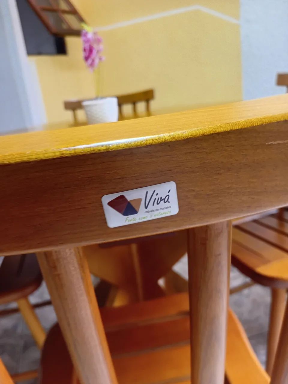 Conjunto mesa e cadeira madeira maciça. - Foto 2