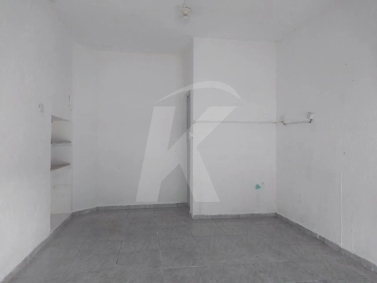 Salão comercial com banheiro. - Foto 2