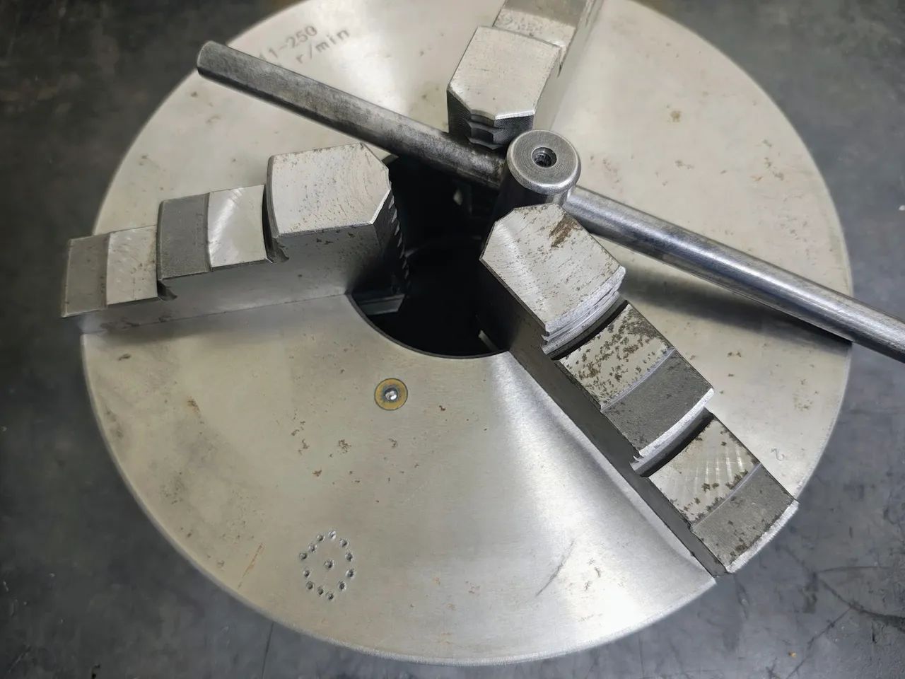 Placa 3 castanhas 10" para torno  - Foto 2