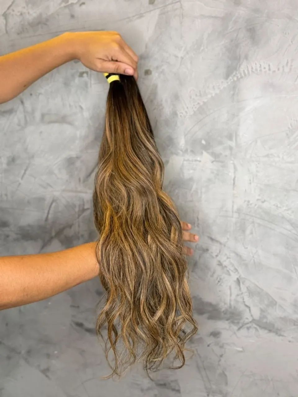 Mega hair morena iluminada 