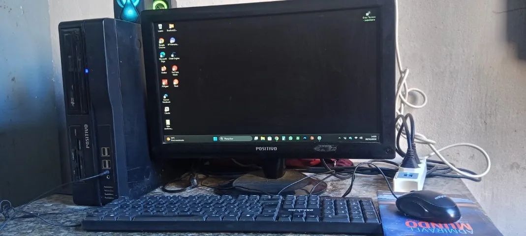 Computador em bom funcionamento, valor negociável! 