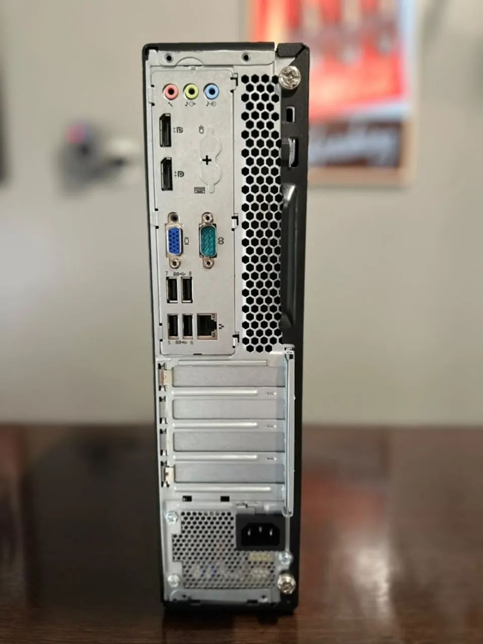 Computador Lenovo ThinkCentre Core i7 7700, 8GB DDR4, SSD 120GB