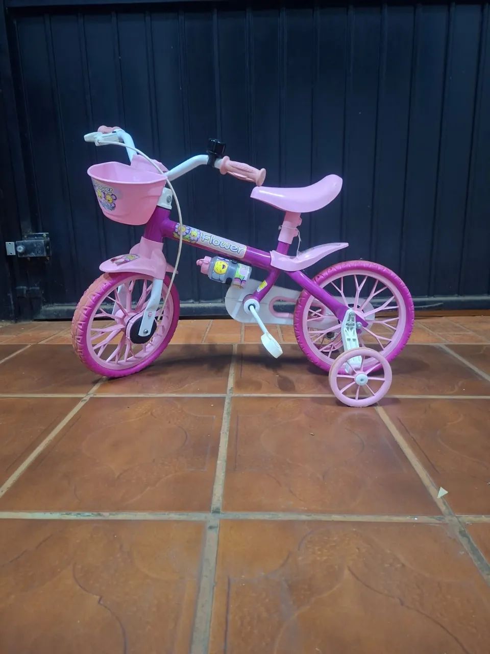 Bicicleta infantil aro 12 com cestinha - Foto 4
