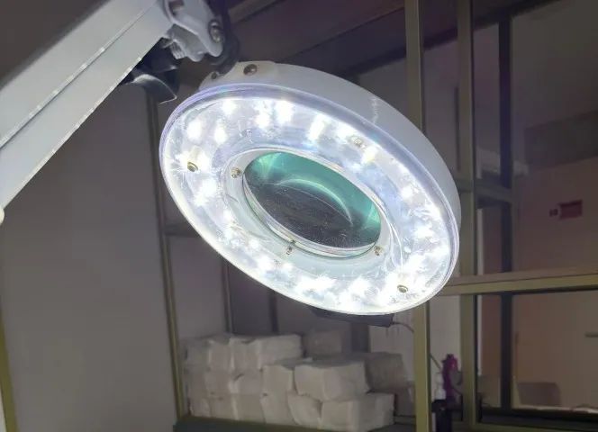 Lupa LED Para Mesa 