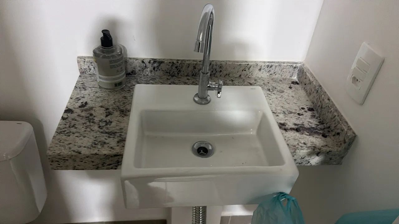 Bancada de banheiro com Cuba de semi encaixe 