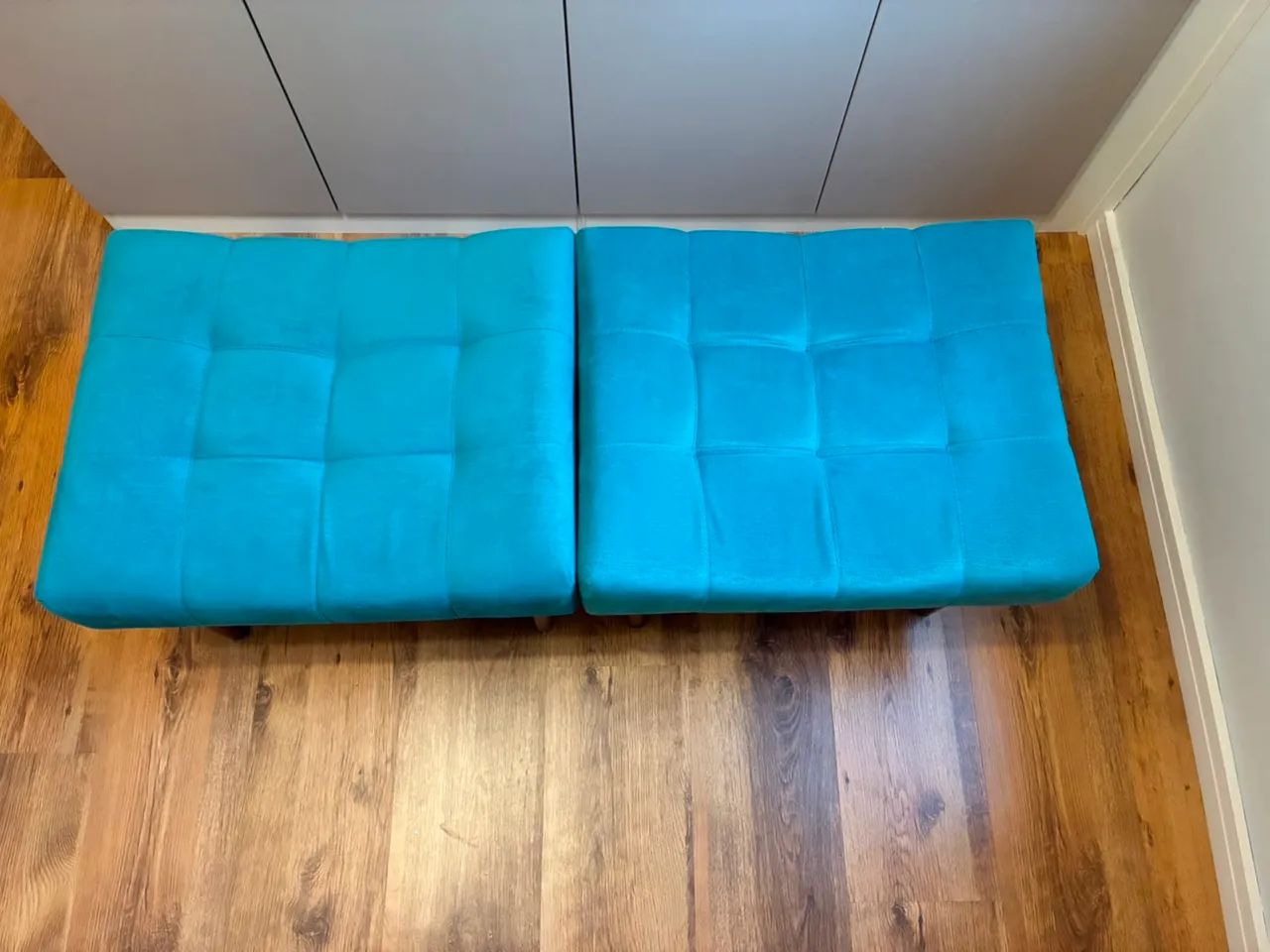 Par de Puffs / Poltronas Sem Encosto Azul Turquesa - Pés Palito - Foto 3