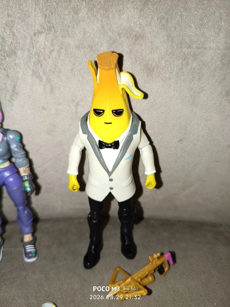 Duas Figuras Fortnite Jazwares 4 Polegadas - Teknique (Sem Capuz) e Agente Embananado - Foto 2