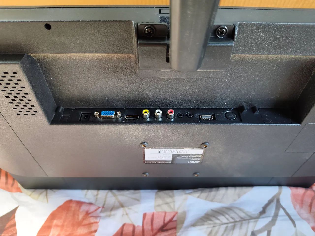 Vendo Monitor 23,9 polegadas semi novo.teclado e mouse de brinde mi - Foto 3