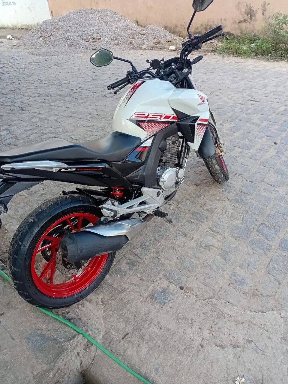 CB Twister 2022 - Foto 2