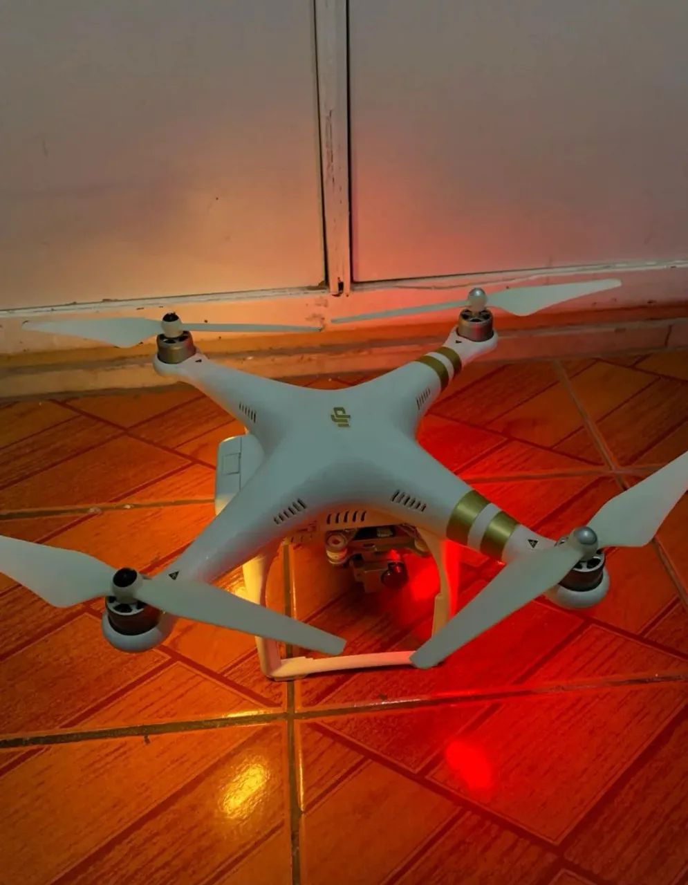 Vendo ou troco drone Phanton 3 Advence em IPhone acima do 12 - Foto 2