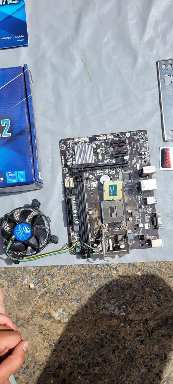 Placa mãe Gigabyte H 81MS -1, com cooler, memória e processador com defeito - Foto 5