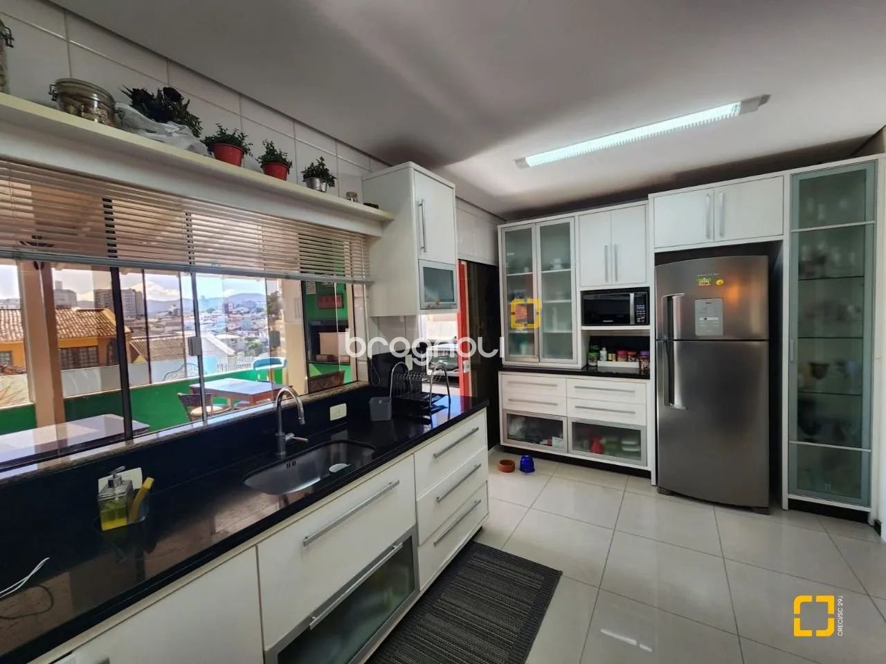 Casa 4 dorms, com piscina na Agronômica