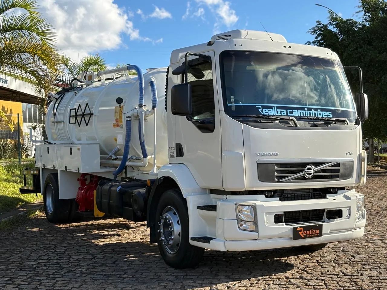 CAMINHÃO VM 270 HIDROJATO COMBINADO TOCO