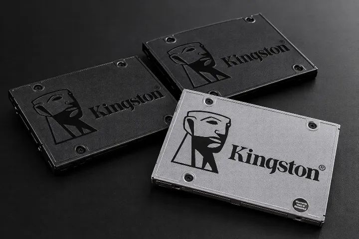 3 SSDs Kingston de 111GB