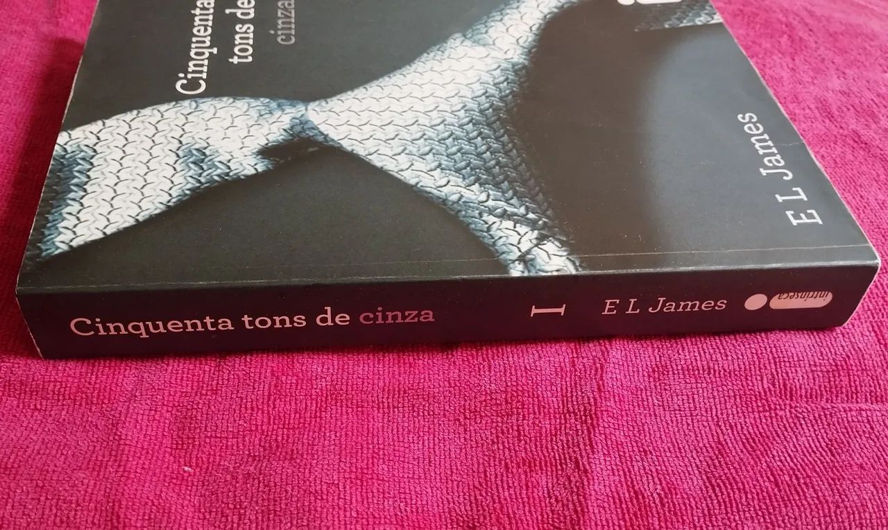 Livro Cinquenta Tons de Cinza  - Foto 3