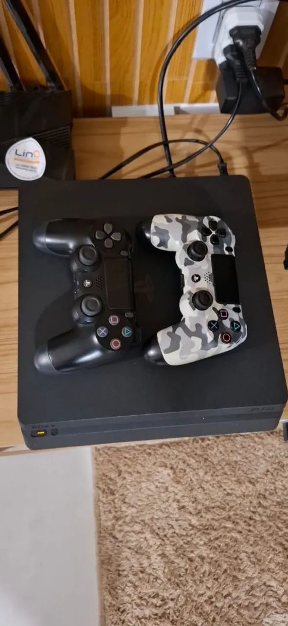 PS4 SLIM 1TB 2 CONTROLES - Foto 3