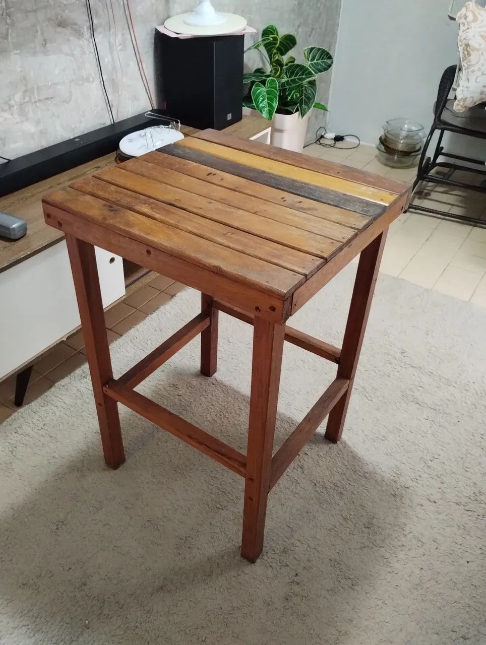 Mesa  de madeira maciça 
