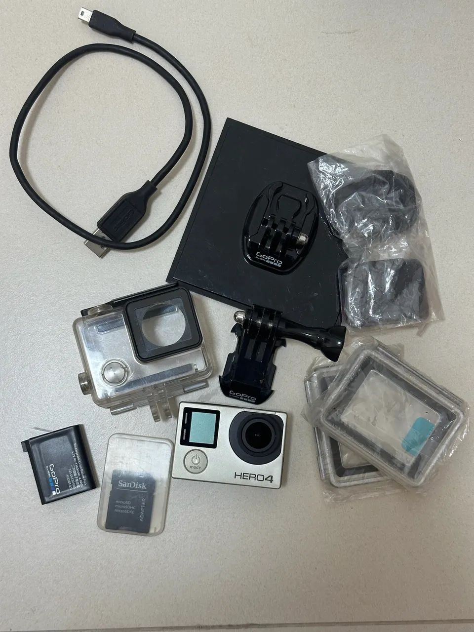 Vendo GoPro Hero 4 Silver + acessórios originais + bateria +