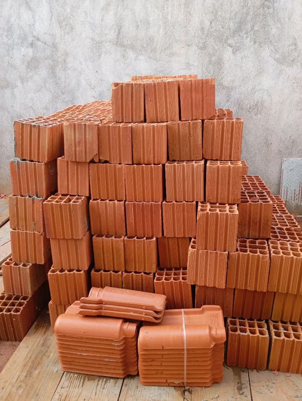 Selling 400 bricks 17x10x19