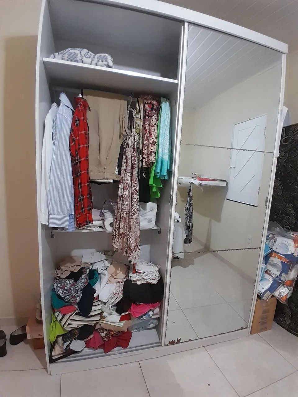 Guarda roupa com porta de correr - Foto 3