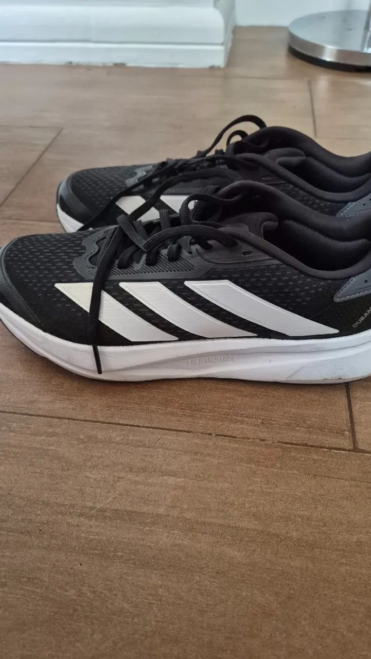 Tenis preto número 41.