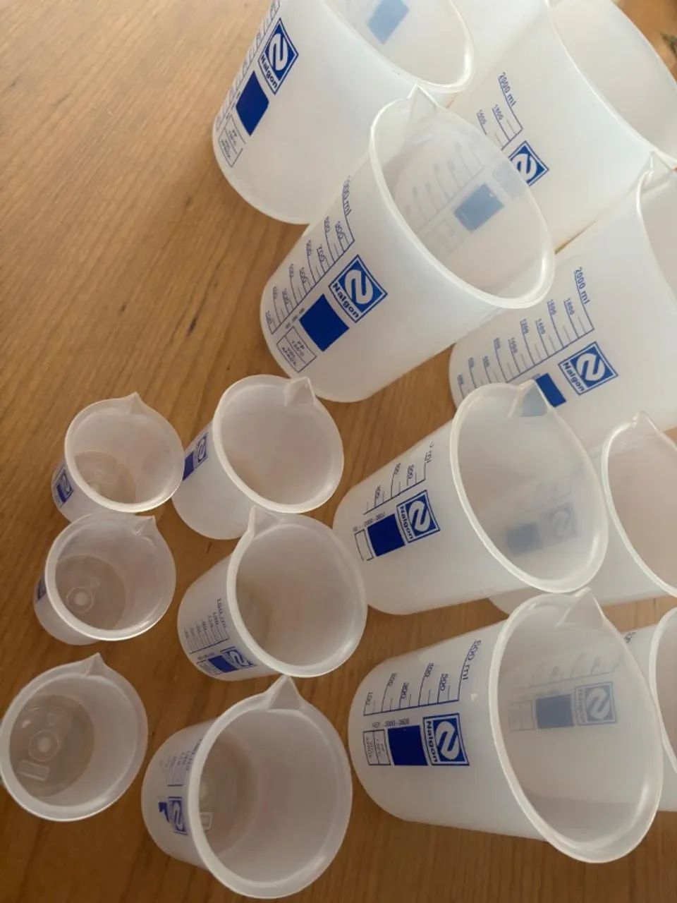 Kit de laboratório com Béckeres de Plástico variados 