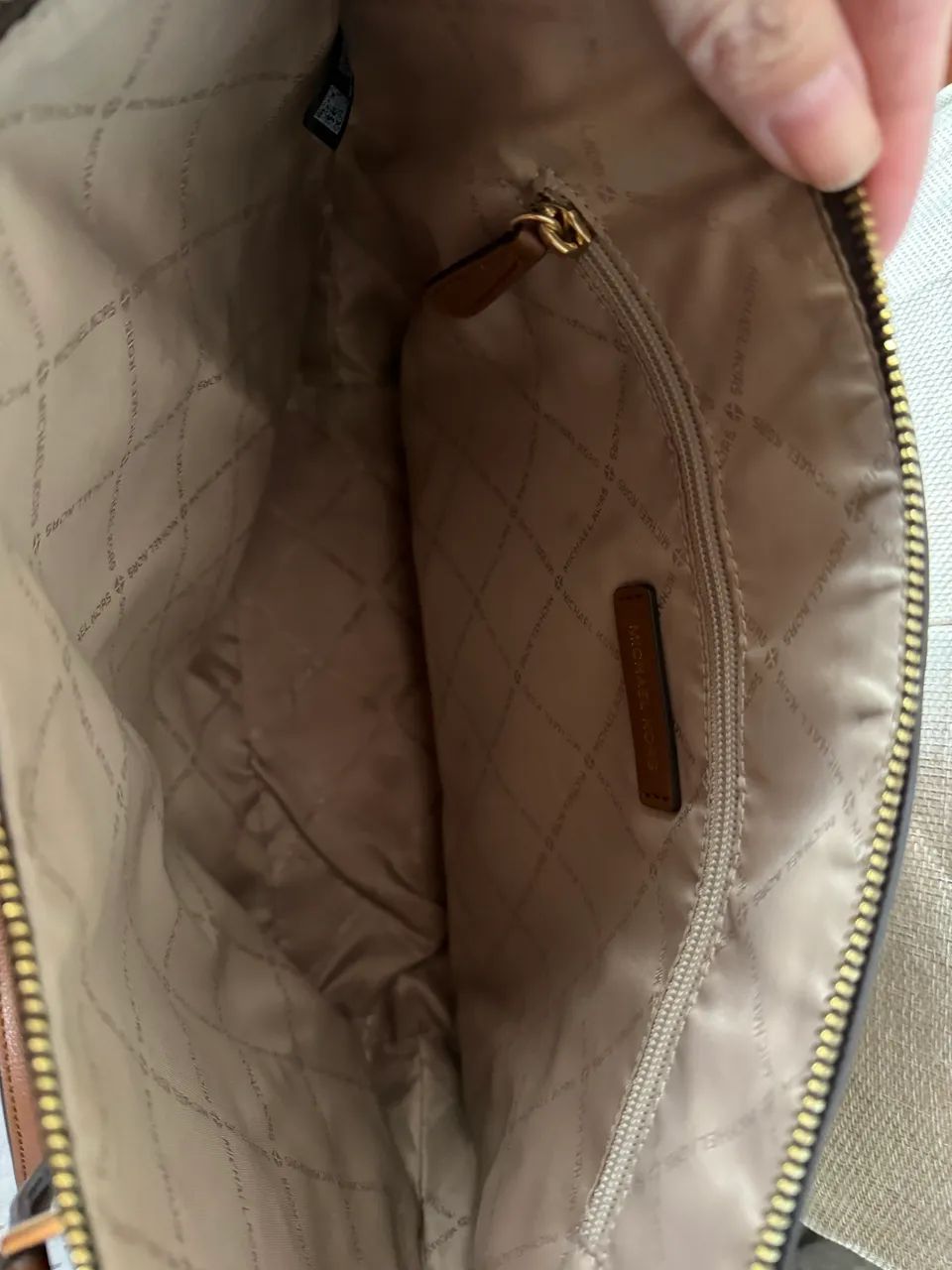 Vendo uma bolsa original da Michael Kors .  - Foto 2