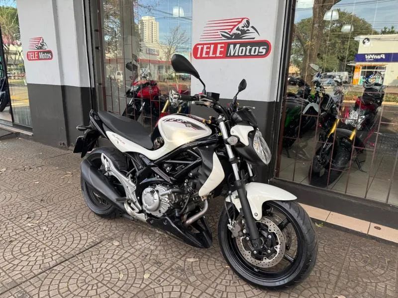 SUZUKI GLADIUS 2015 - Foto 3