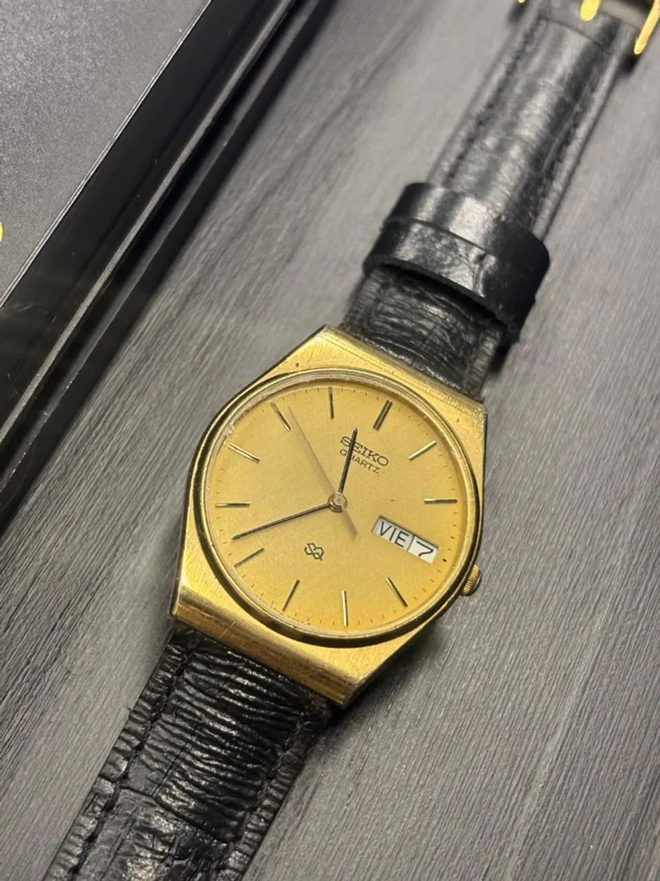  Seiko SQ - Quartz