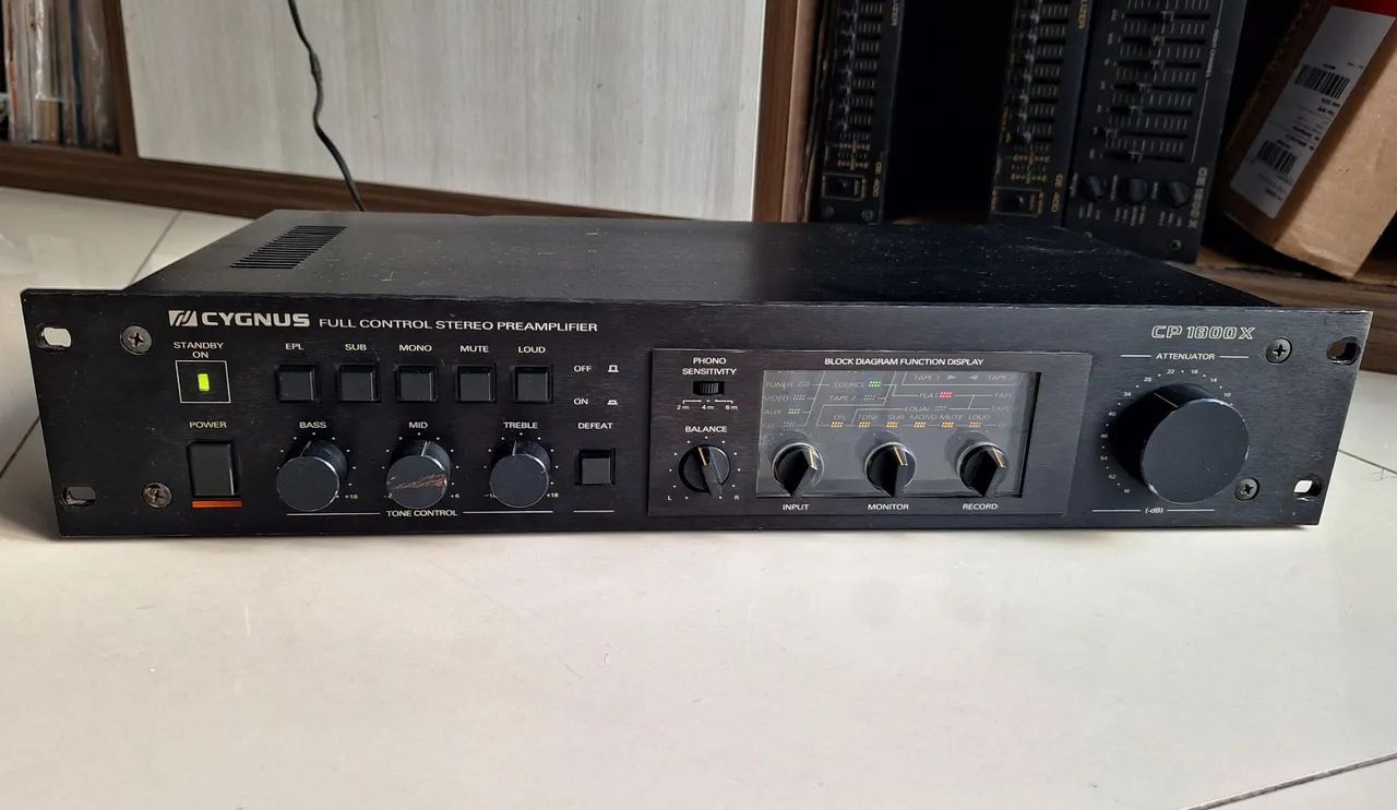 PRÉ AMPLIFICADOR CYGNUS CP 1800X - Aparelhos de Som - Vila Endres