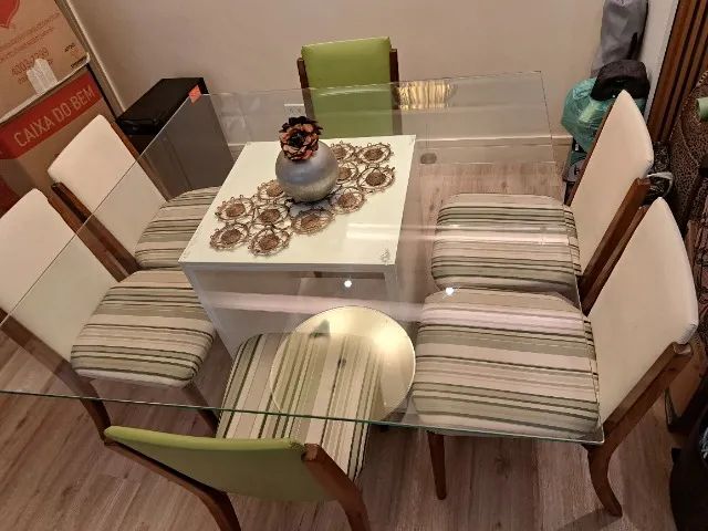 Mesa de jantar quadrada de vidro com 6 cadeiras - Foto 3