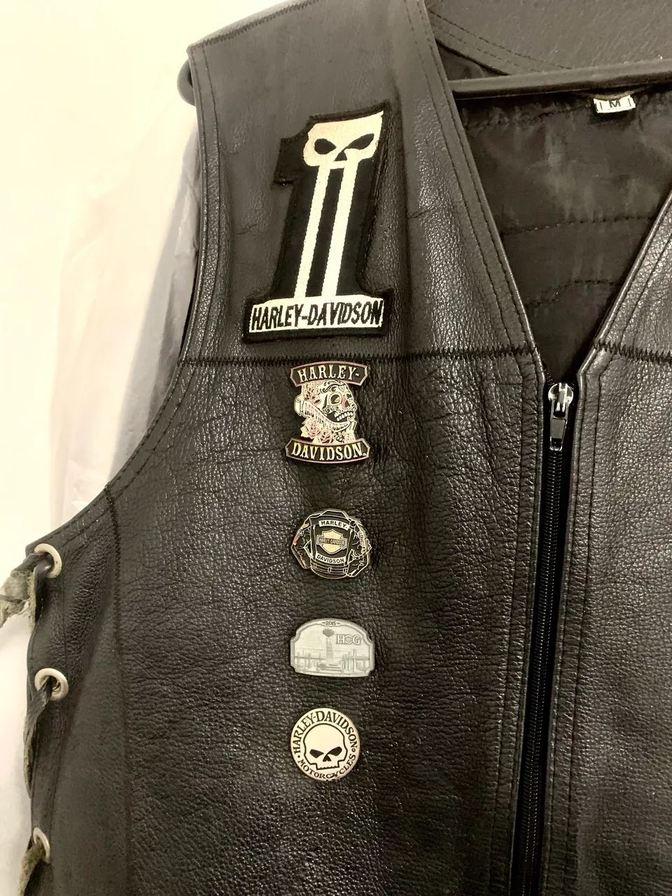 VENDO COLETE EM COURO PURO COM PATCHS E PINS ORIGINAIS HARLEY DAVIDSON  - Foto 3