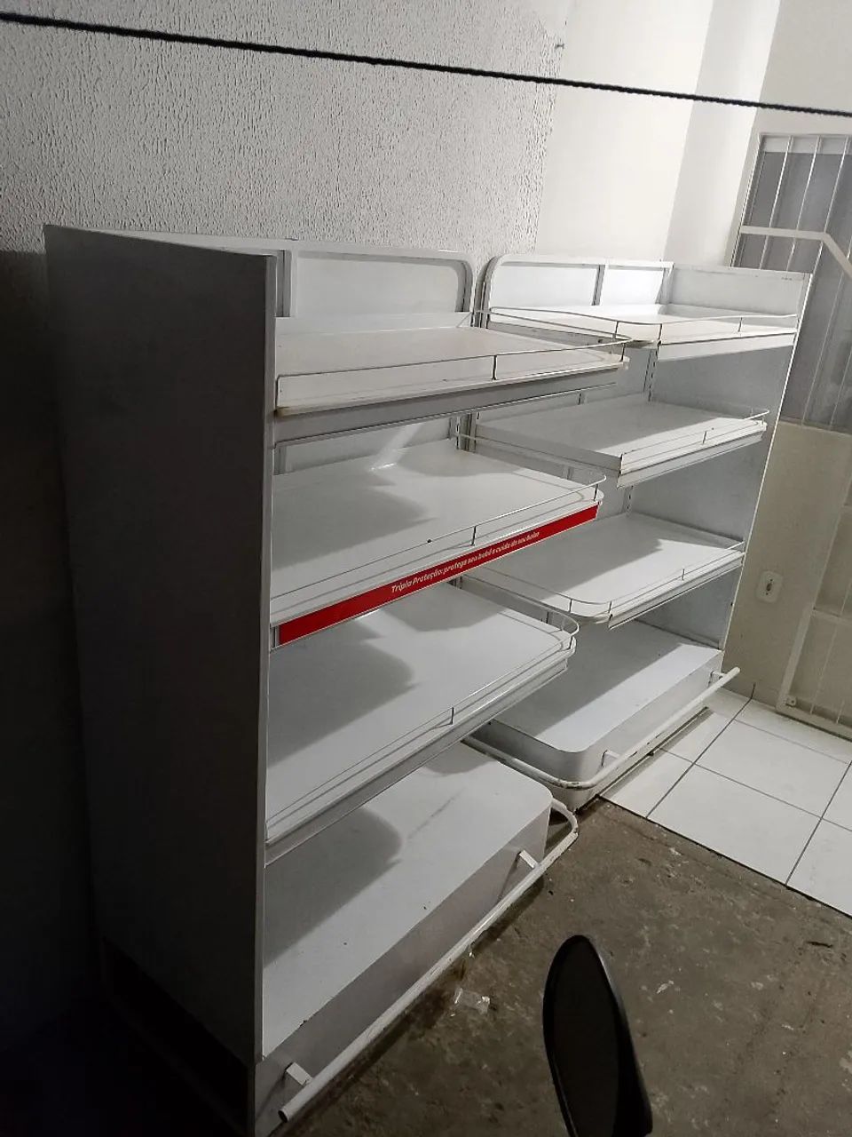 Espositor com prateleiras e estrutura para fazer um balcão ? - Foto 3