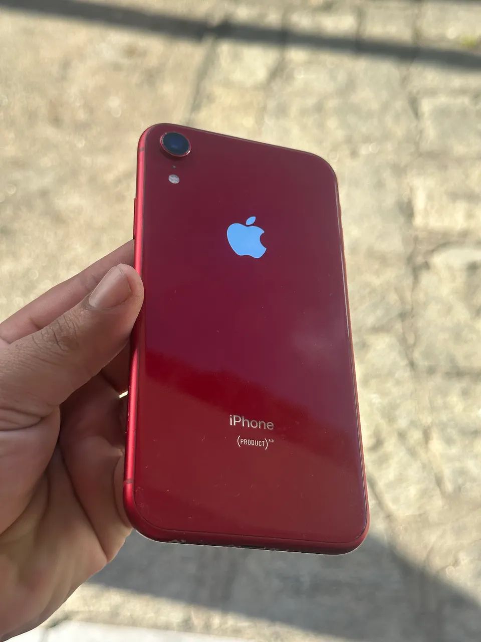 iPhone XR red todo perfeito pra vender e trocar ! - Foto 3