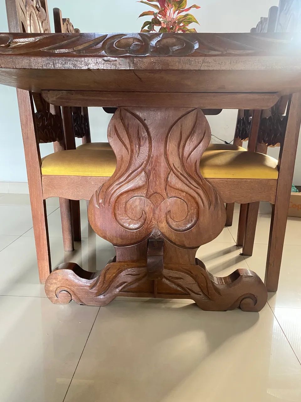 Conjunto de Mesa e 6 Cadeiras em Madeira Maciça - Foto 5