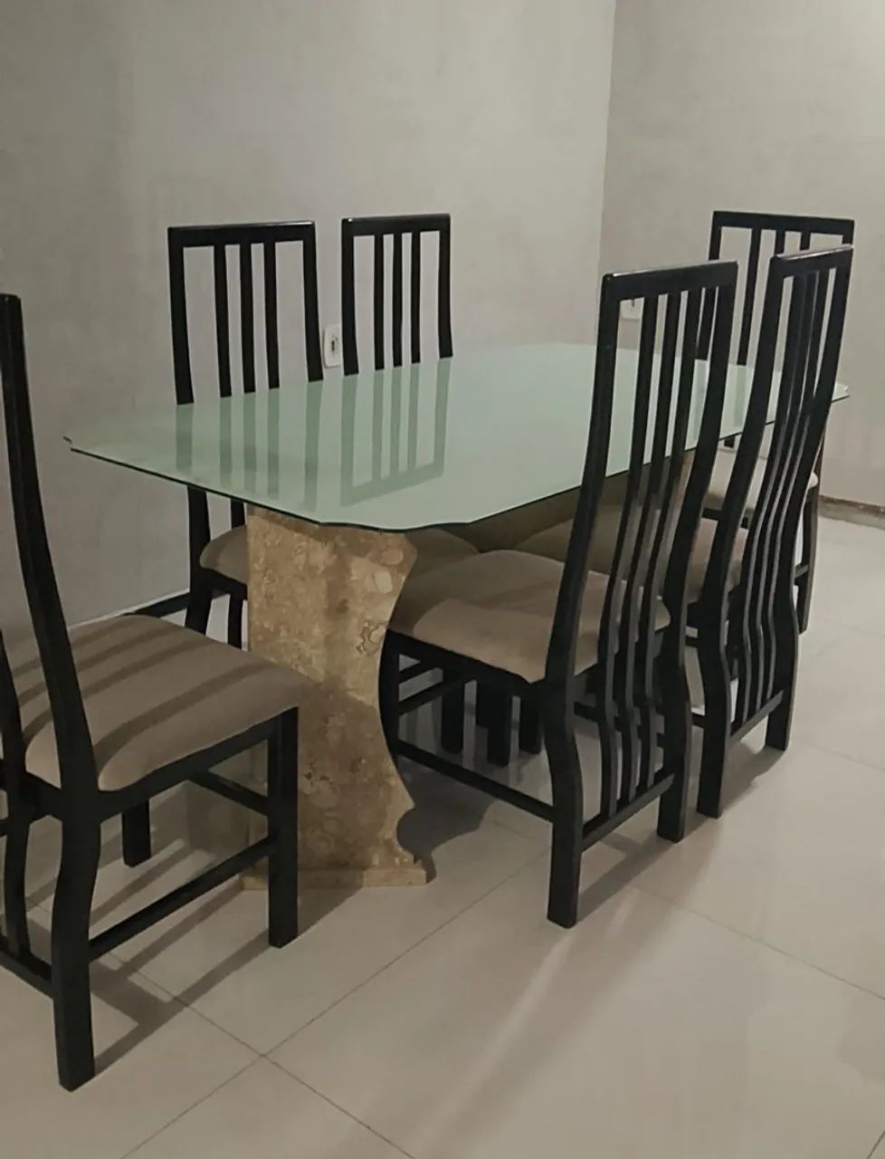 Vendo mesa de vidro 6 cadeiras  - Foto 2