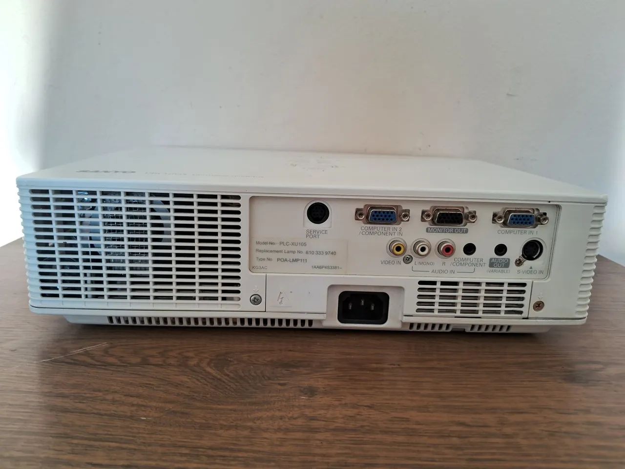 Projetor  Sanyo  XU105  - Foto 2