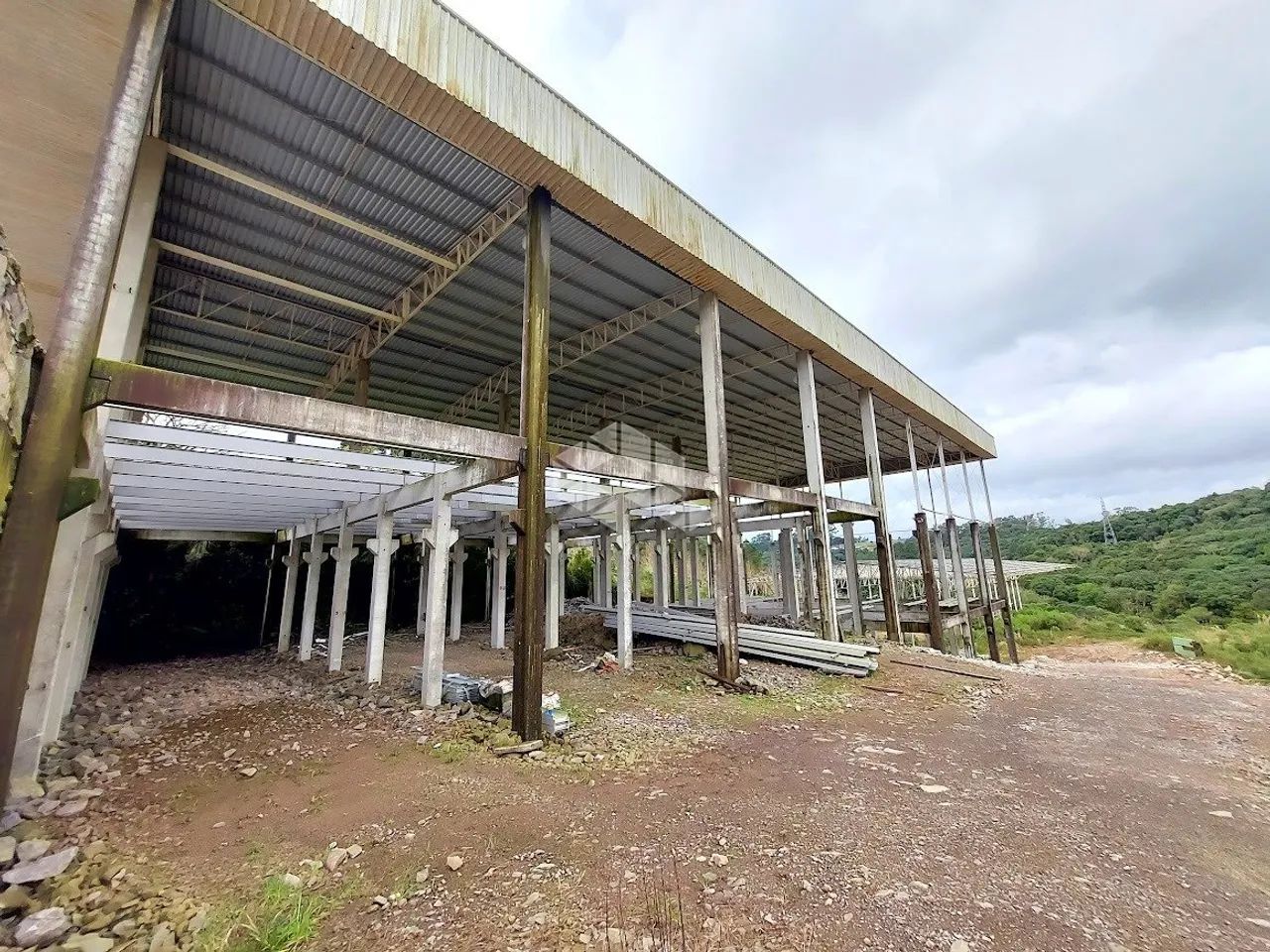 Pavilhões na BR 470 - Foto 2