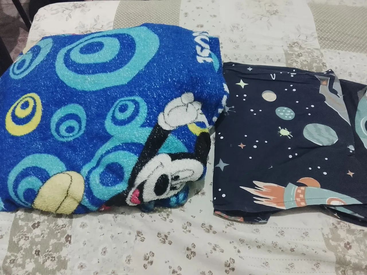 Coberta e lenço de solteiro com estampa infantil 