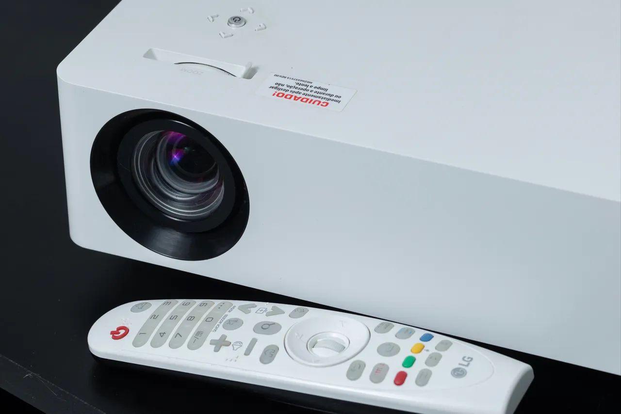 Projetor LG 4k cinebeam - Foto 2