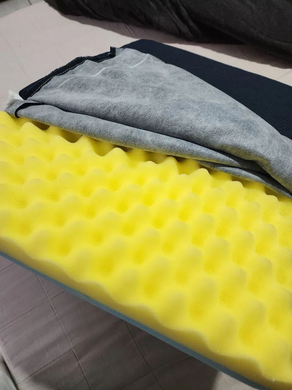 Encosto triangular espuma novo 