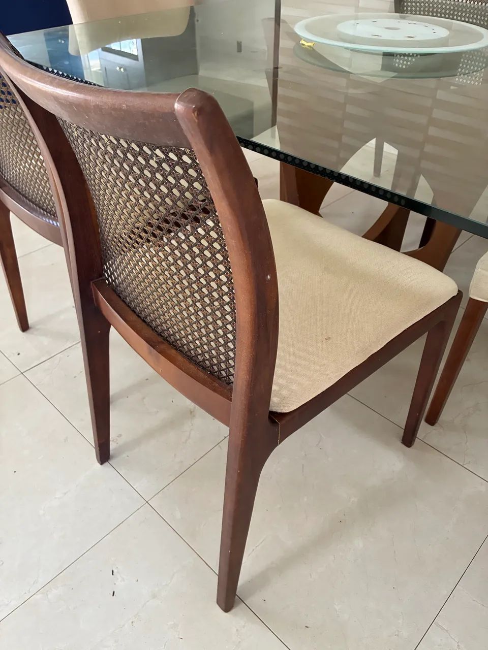 Mesa de madeira belíssima - Foto 4
