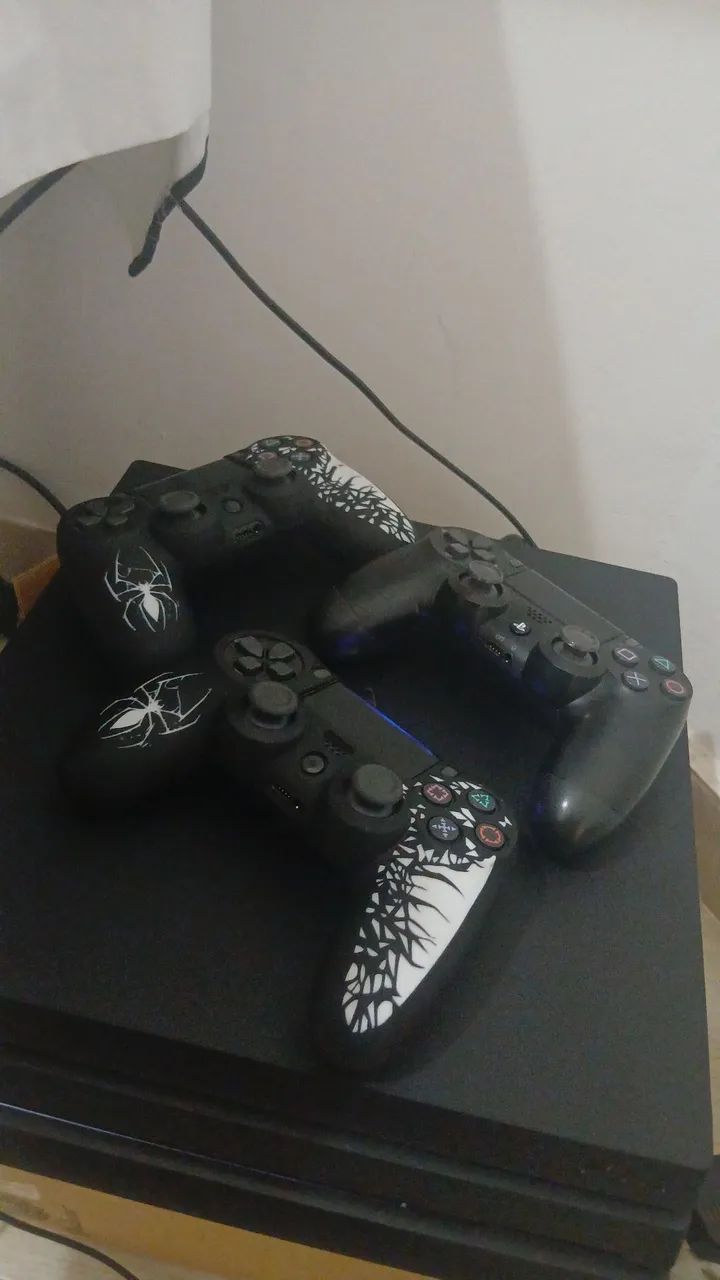 PS4 PRO COM 1 TB, E 3 CONTROLES SENDO 1 ORIGINAL.. - Foto 3